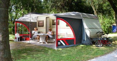 le camping europe c est aussi des emplacements caravane ombrag pour des journees calmes dans un camping securise tout en etant au centre de la ville d argeles