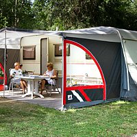 le camping europe c est aussi des emplacements caravane ombrag pour des journees calmes dans un camping securise tout en etant au centre de la ville d argeles