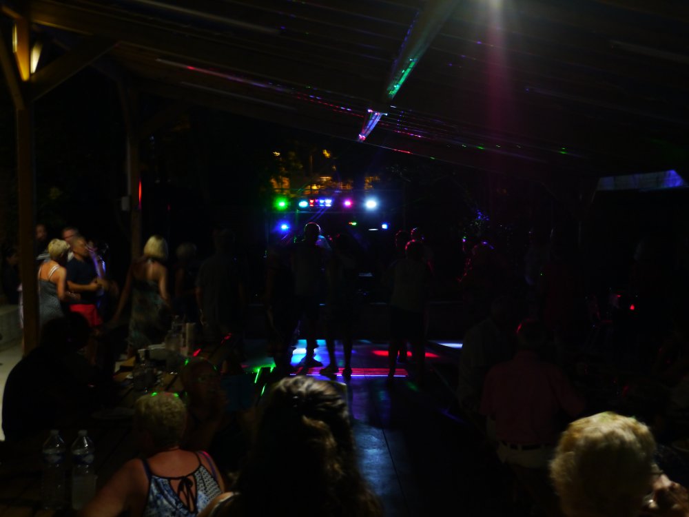 Ambiance et bonne soirée garantie au Camping EUROPE ! Ambiance et bonne soirée garantie au Camping EUROPE !